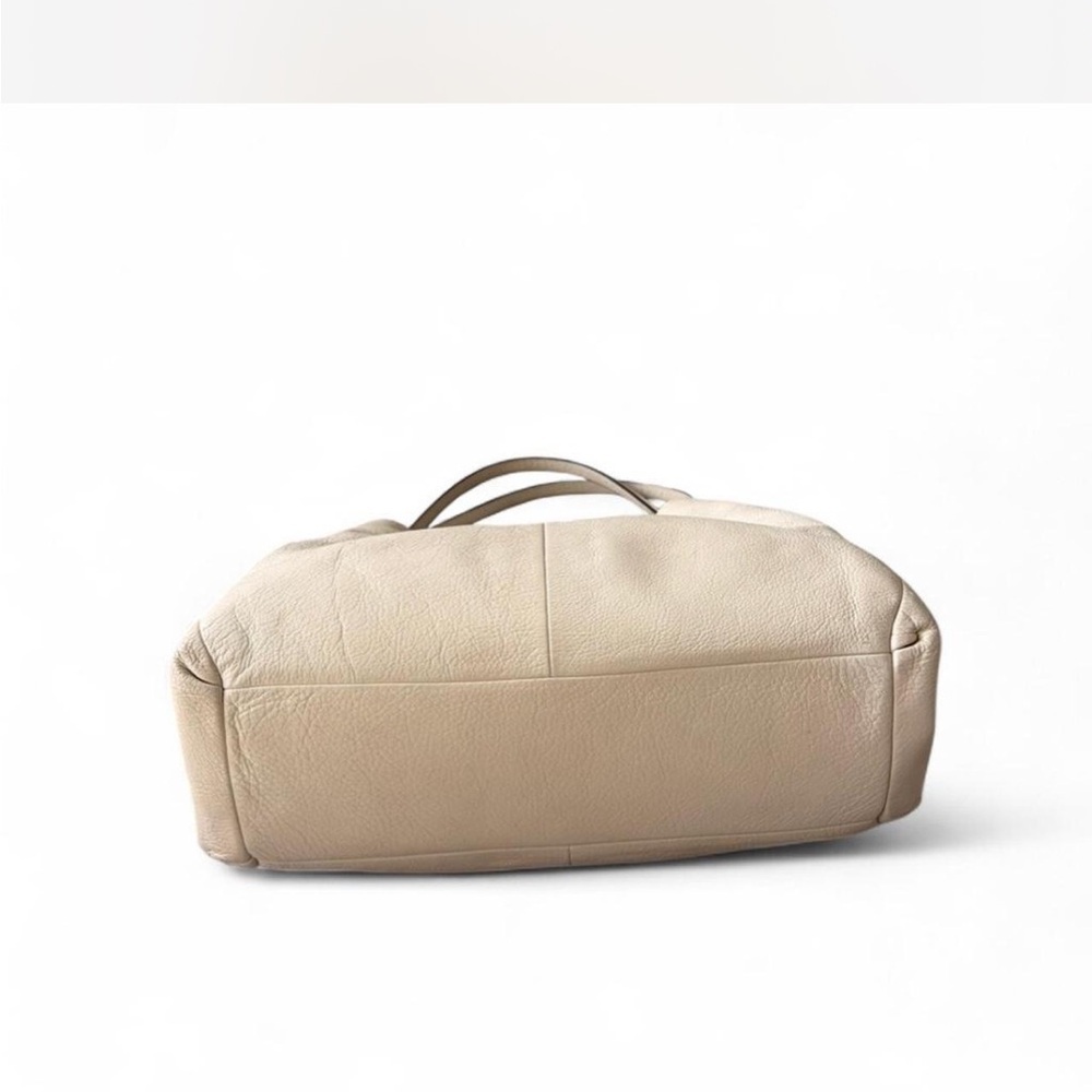 Coach Soft Cream Leather Shoulder Bag - Picture 7 of 8